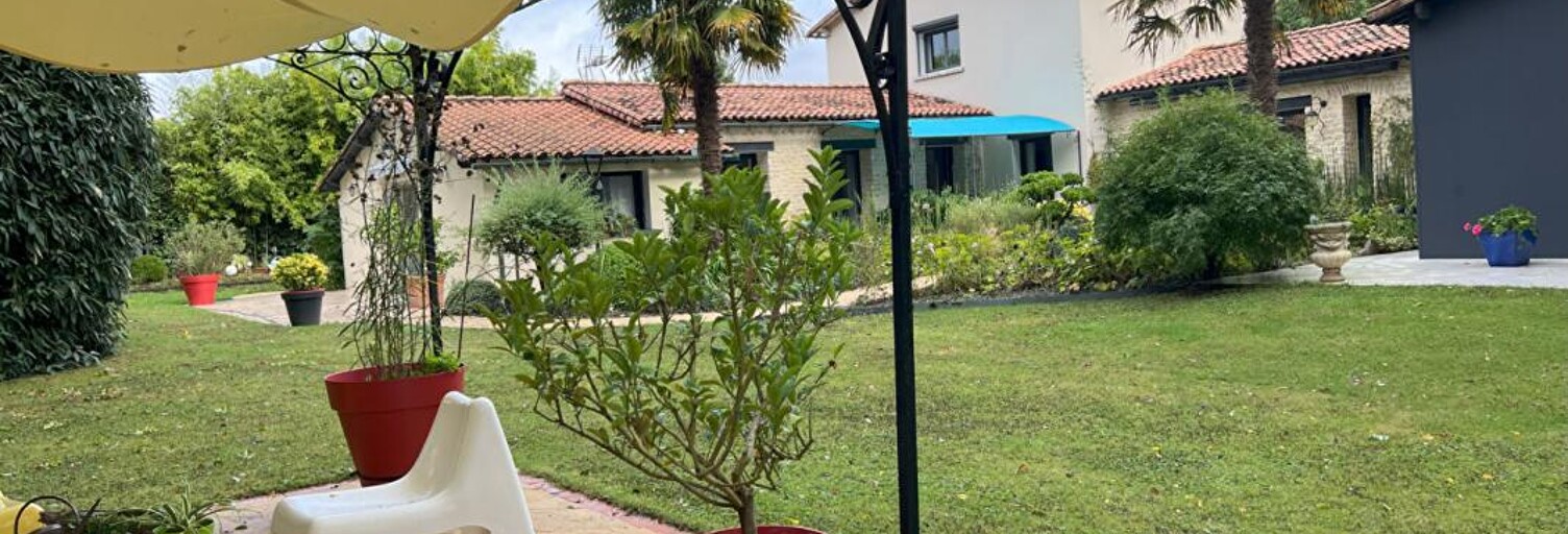 Maison 12 Pièces 270 m² à vendre à Augé (79400)