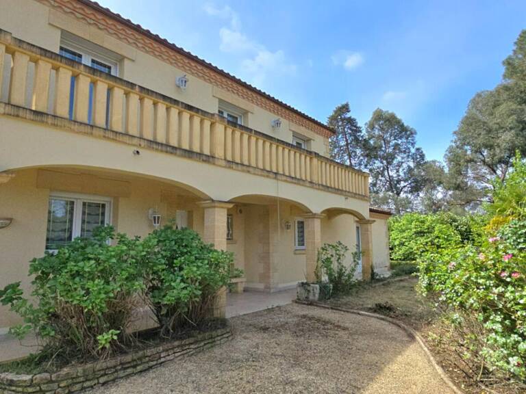 Maison individuelle de standing, avec piscine et double garage — photo 1