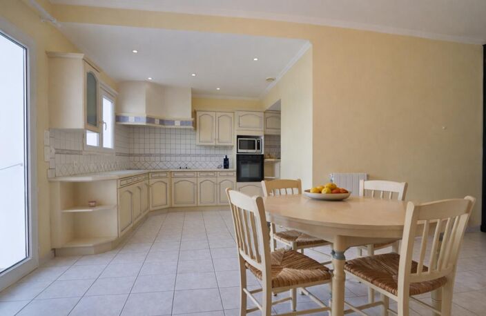Maison Moux 8 pièce(s) 182 m2 — photo 4