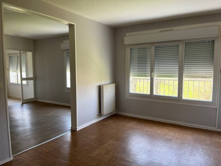 Leasing Appartement 4  pièces 80 m² Cluis — photo 1