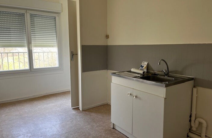 Leasing Appartement 4  pièces 80 m² Cluis — photo 2
