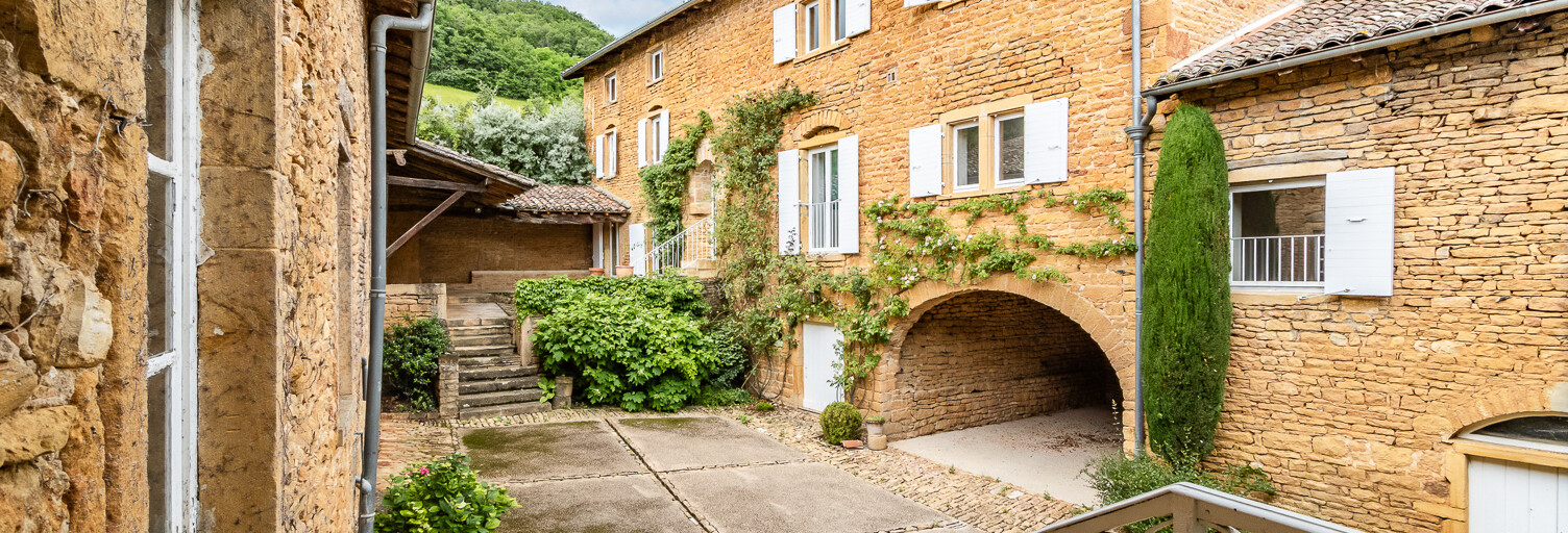 Maison 14 Pièces 410 m² à vendre à Ville-sur-Jarnioux (69640)