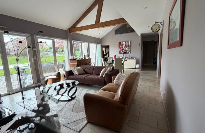 A 15 MN DE BESANÇON - VILLA DE STANDING DE 270 M² AVEC PISCINE — photo 4