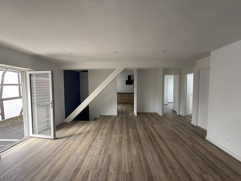 Réf*** 11169: Région Frontalière, Sect. Attenschwiller / Michelbach: appartement entièrement rénové env. 65 m² — photo 1