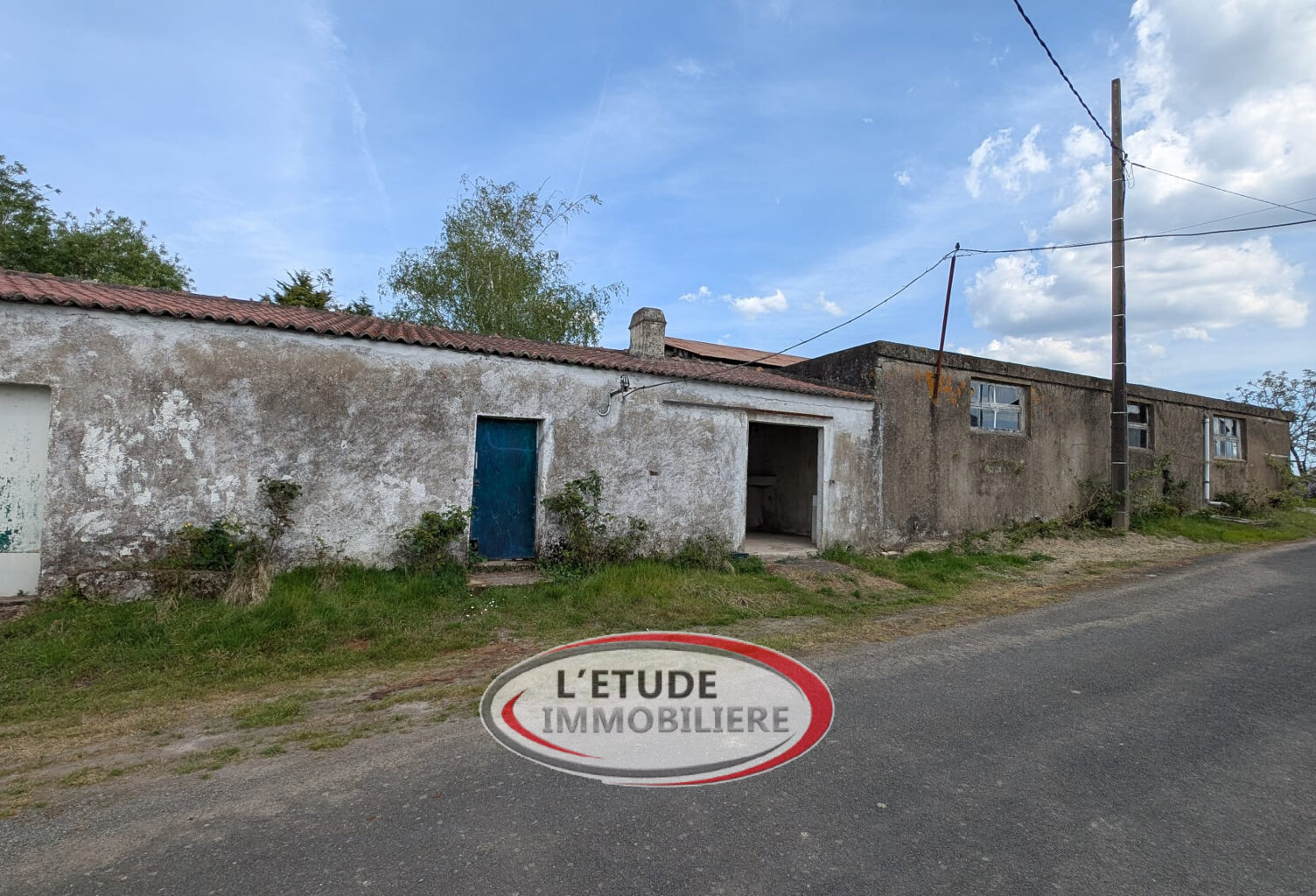 Caves et écuries à rénover !  VERTOU Village. — photo 1