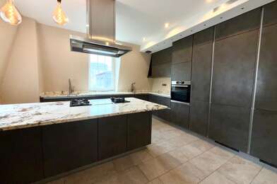 Appartement 8 pièces 270000 €