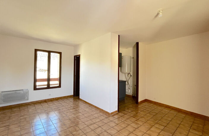 A LOUER APPARTEMENT DE TYPE 1 DE 27 M2 - SAINT ANDRE DE CUBZAC CENTRE — photo 2