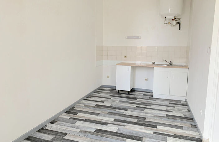 A LOUER APPARTEMENT 1 PIECE - BLAYE CENTRE — photo 2