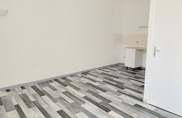 A LOUER APPARTEMENT 1 PIECE - BLAYE CENTRE — photo 3