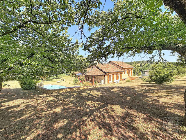 Lissieu, maison de 146 m² sur parcelle de 3525 m2 avec piscine — photo du bien