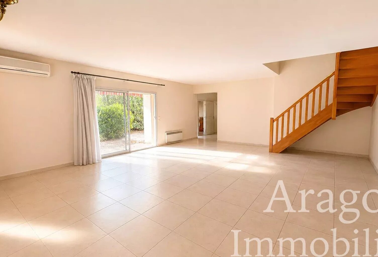 Villa 4 faces avec jardin. — photo 1