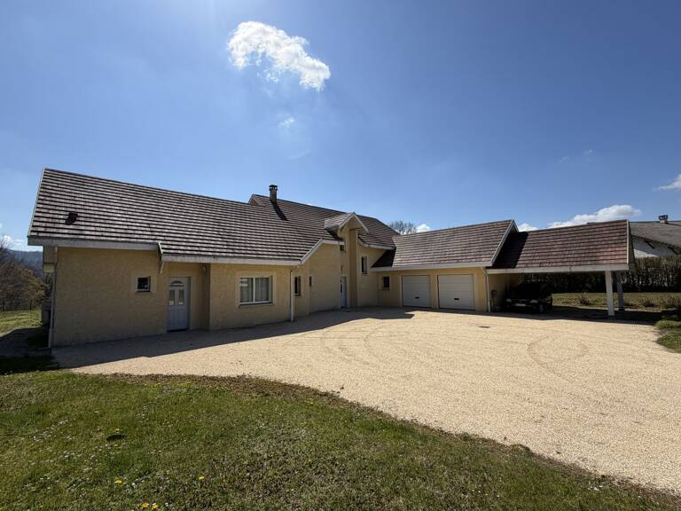 Villa — photo 1