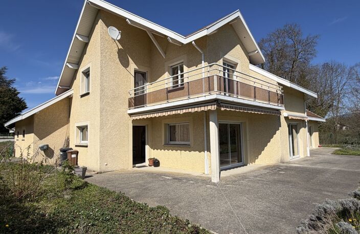 Villa — photo 2