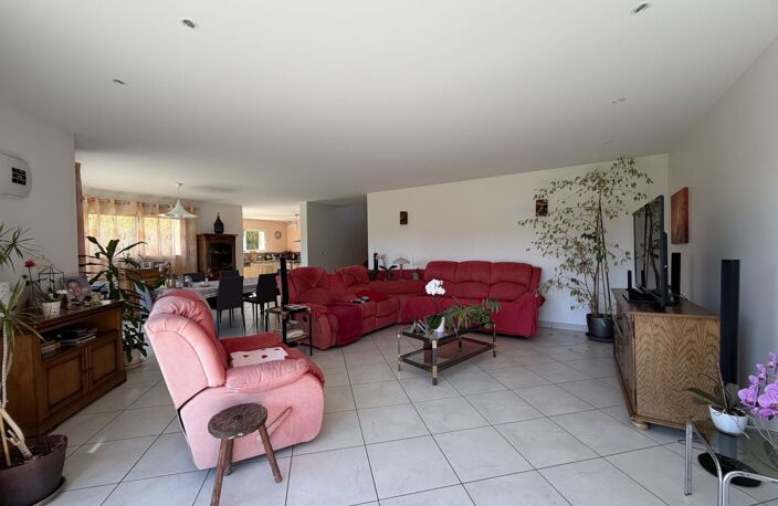 Villa — photo 5