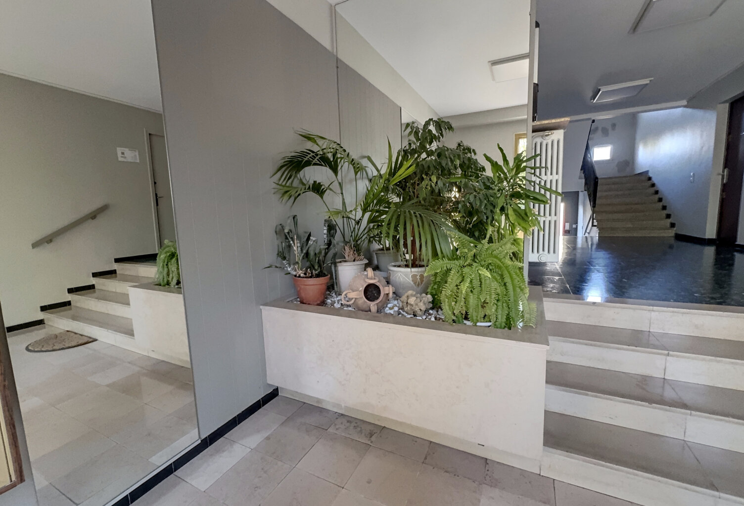 BEL APPARTEMENT T5 AVEC LOGGIA — photo 1