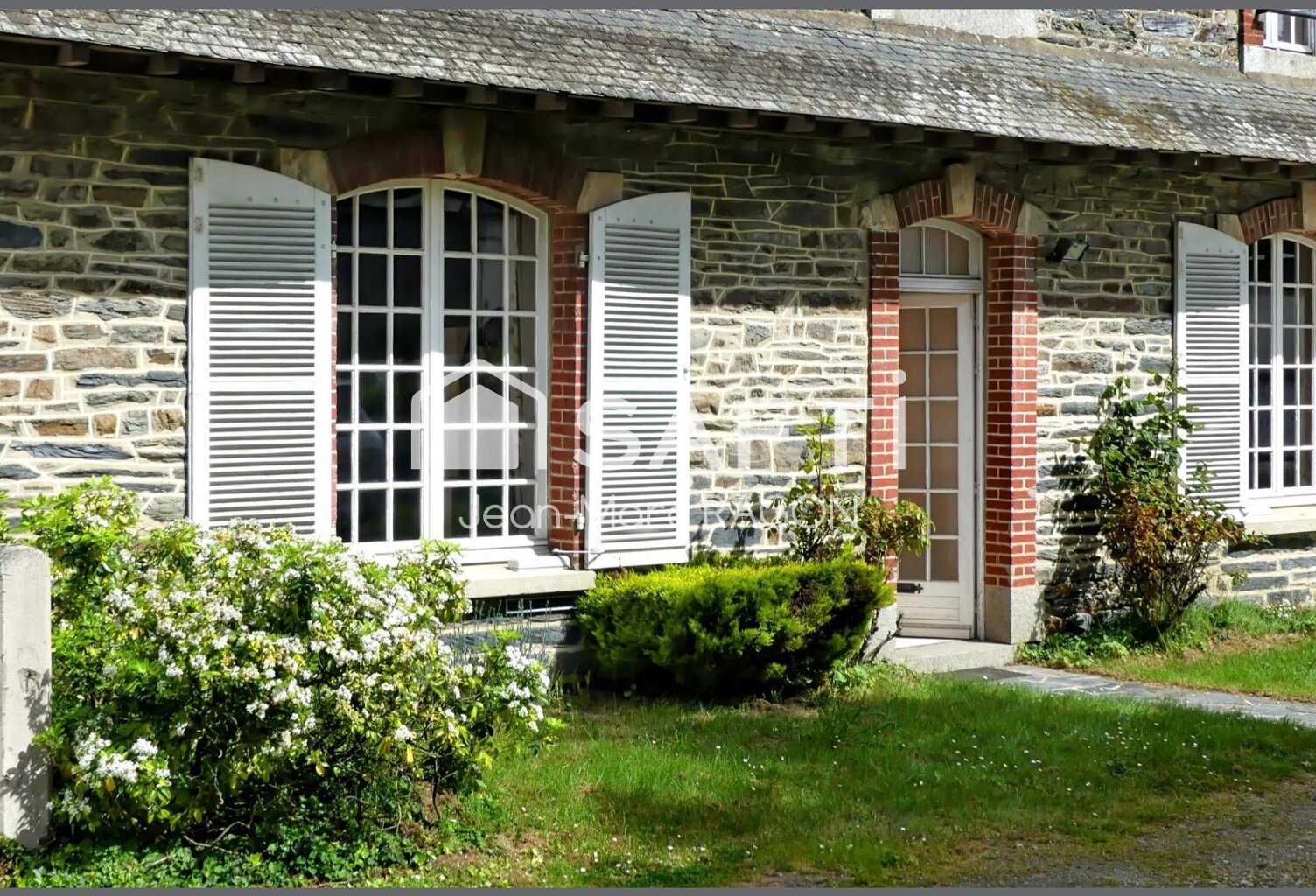 Maison de caractère 181 m², 5 chambres, à rénover. — photo 1