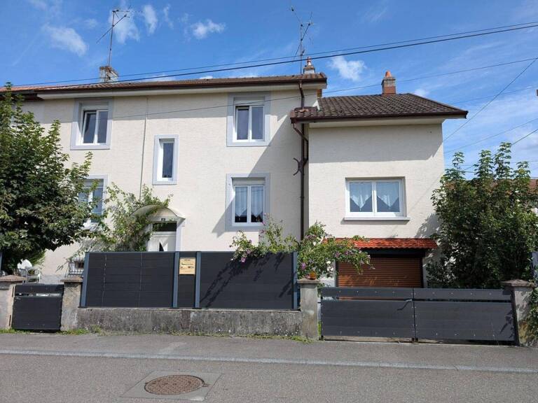 Maison avec jardin, terrasse et garage — photo 1