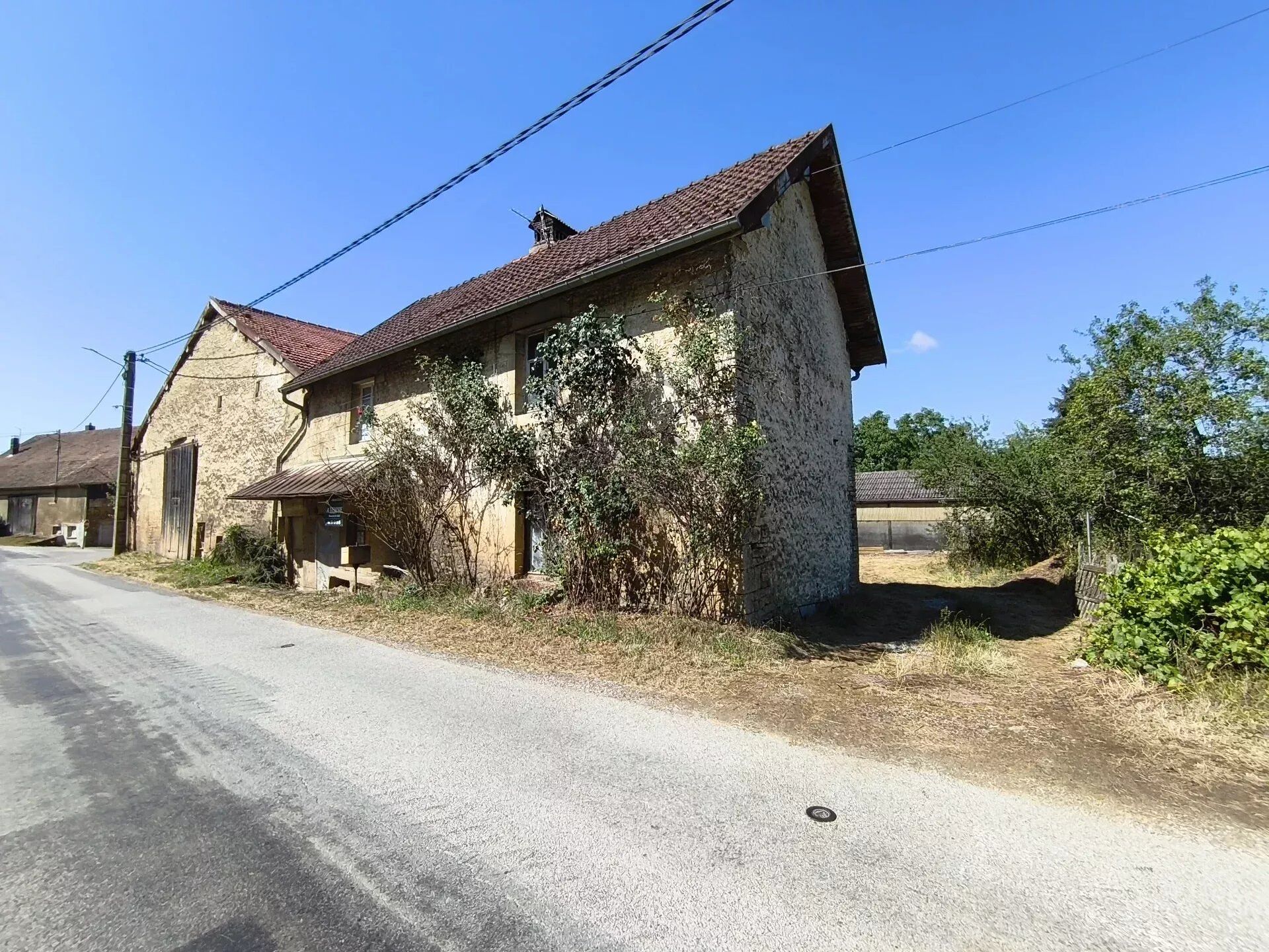 Maison 6 pièces 170 m² · à Rahon · 170 m² · 40 000 €
