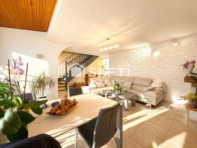Maison familiale 4 chambres avec piscine — photo du bien