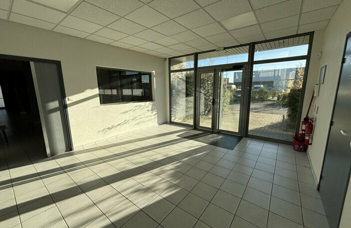 BUREAUX à LOUER — photo 2