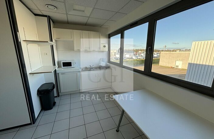 BUREAUX à LOUER — photo 3