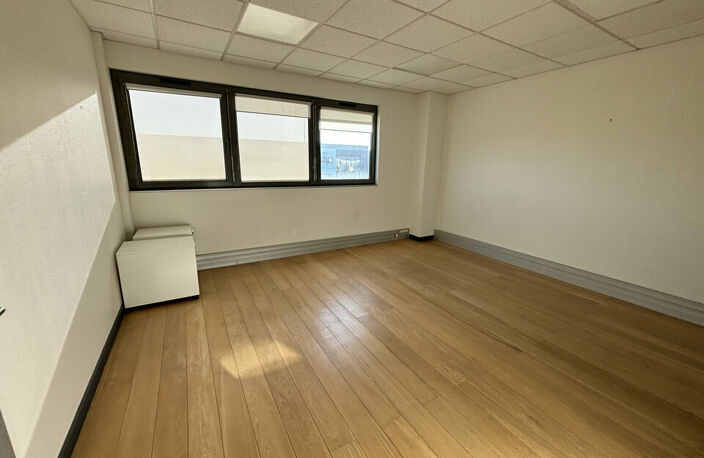 BUREAUX à LOUER — photo 5