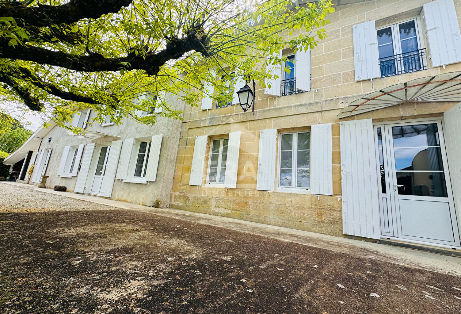 Maison en pierre 6 pièces avec jardin et piscine — photo 1