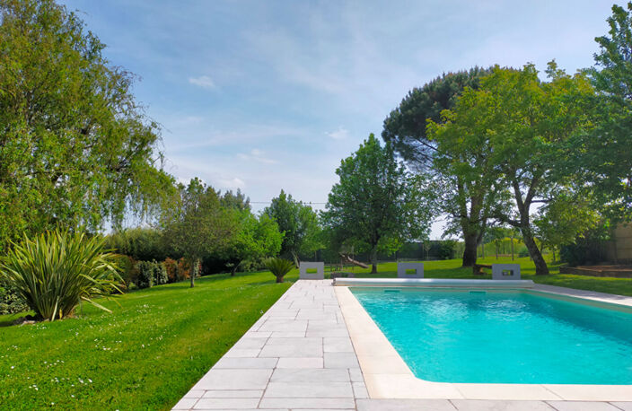 Maison en pierre 6 pièces avec jardin et piscine — photo 3