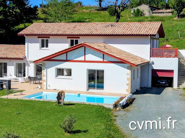vente maison - 8 pièce(s) — photo du bien