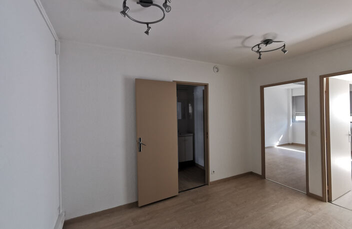 95 M2  BUREAUX CLIMATISES + PARKING - JOLIETTE - LA MAJOR - 13002 - VILLA D'ESTE - — photo 4