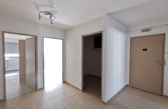95 M2  BUREAUX CLIMATISES + PARKING - JOLIETTE - LA MAJOR - 13002 - VILLA D'ESTE - — photo 5