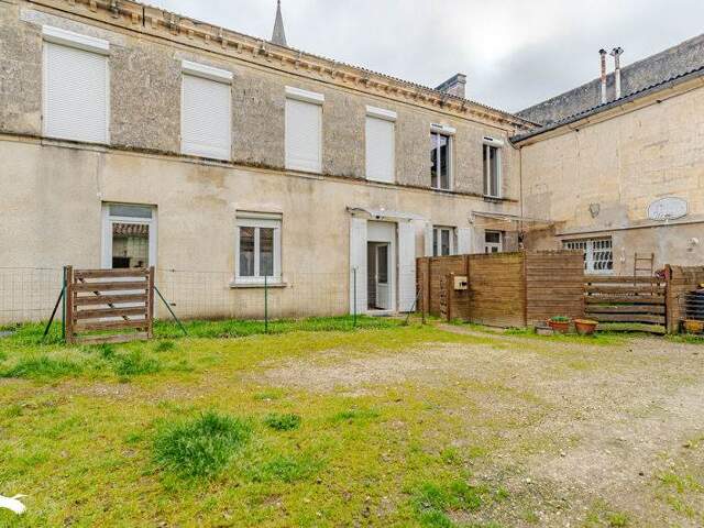 Maison en pierre de 8 pièces principales — photo du bien
