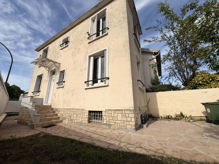 MAISON ATYPIQUE INDIVIDUELLE AVEC SON PETIT EXTERIEUR EXPOSE — photo 1