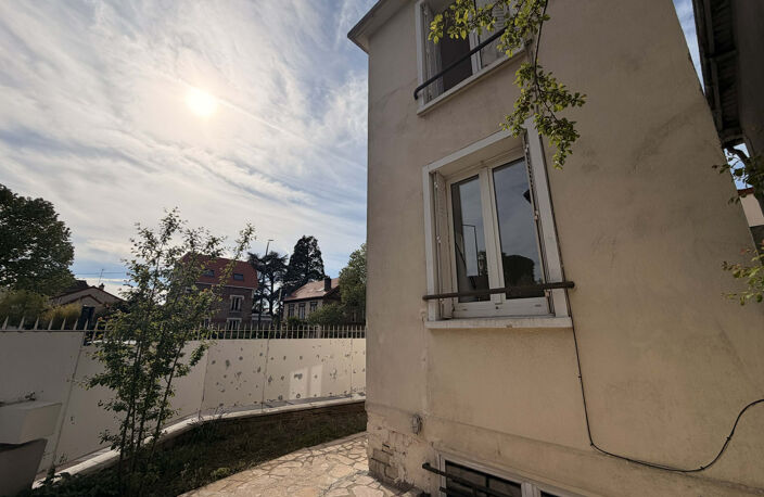 MAISON ATYPIQUE INDIVIDUELLE AVEC SON PETIT EXTERIEUR EXPOSE — photo 2