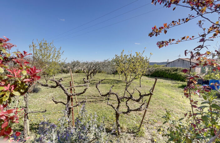 Très belle villa de 136 m2 habitables et annexes sur un terr — photo 2