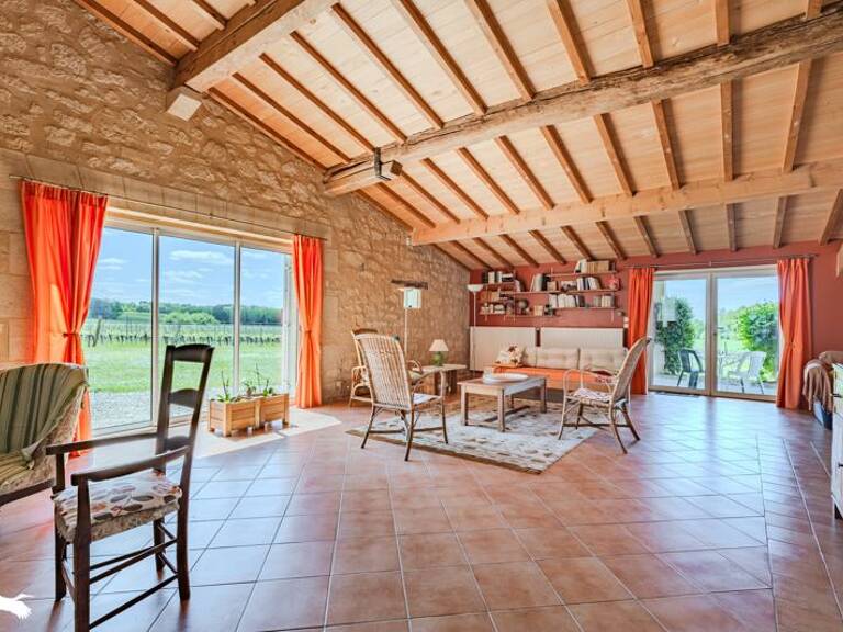 Maison en pierre de 7 pièces principales — photo 1