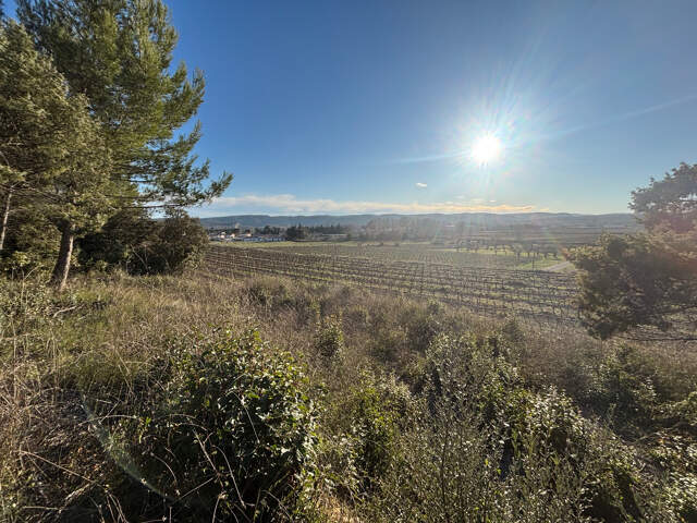 Terrain Vers-Pont-du-Gard, superbe vue dominante — photo du bien