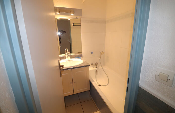 2 PIECES DANS RESIDENCE PREMIERE LIGNE MER — photo 5