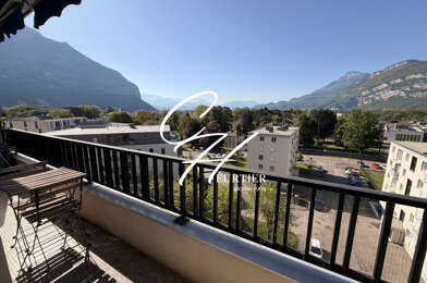 Appartement 4 pièces 890 €