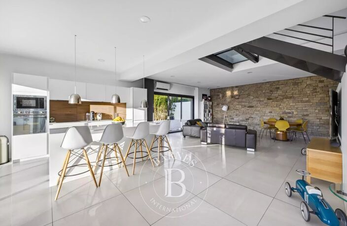VENTE - ALLAUCH - 13190 - MAISON - 4 CHAMBRES - PISCINE - VUE DO — photo 3