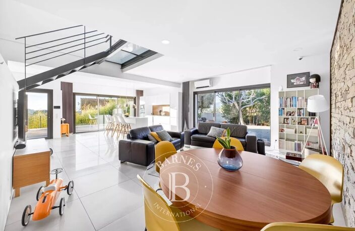 VENTE - ALLAUCH - 13190 - MAISON - 4 CHAMBRES - PISCINE - VUE DO — photo 4