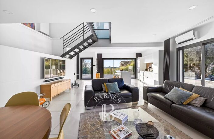 VENTE - ALLAUCH - 13190 - MAISON - 4 CHAMBRES - PISCINE - VUE DO — photo 5