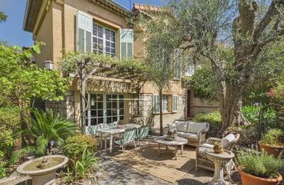 Somptueuse maison de ville individuelle avec jardin à rénover - — photo du bien