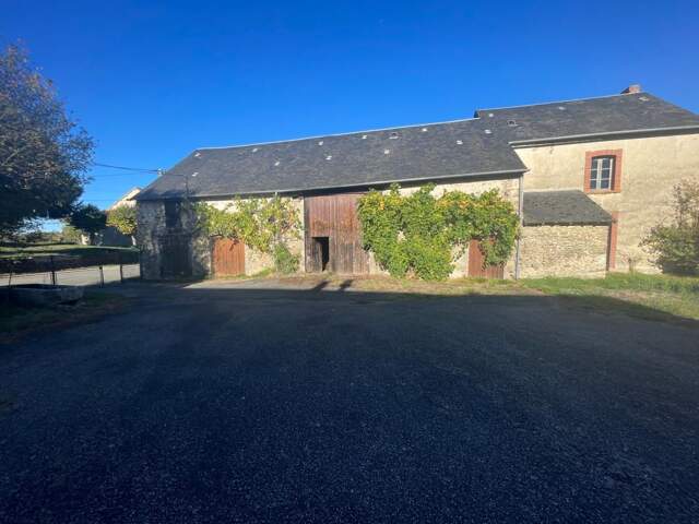 Maison  en pierre de 150 m2 avec grange- atelier-jardin — photo du bien