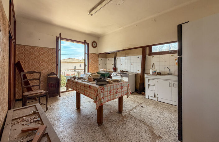 PIERREFEU-DU-VAR - GRANDE MAISON A RENOVER AVEC BEAUCOUP DE POTENTIEL — photo 3