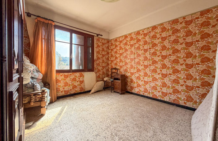 PIERREFEU-DU-VAR - GRANDE MAISON A RENOVER AVEC BEAUCOUP DE POTENTIEL — photo 5