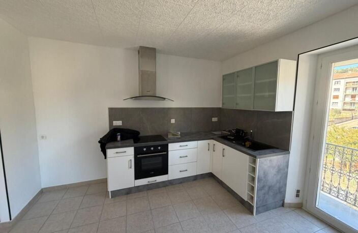 Appartement À Vendre - Lumineux et spacieux à Bessèges — photo 2
