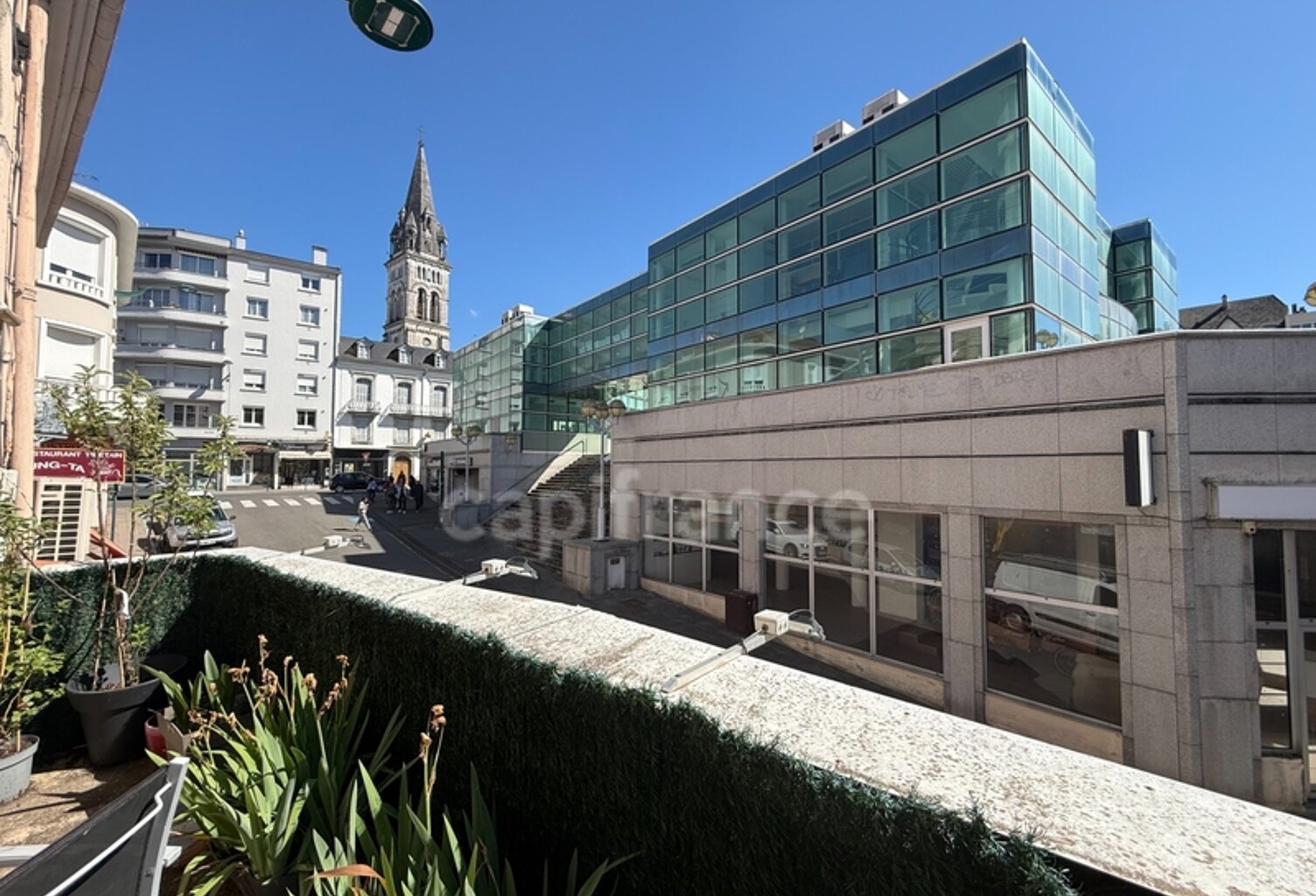 Immeuble avec restaurant et appartement — photo 1