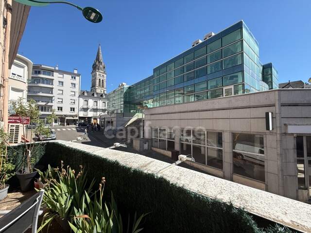 Immeuble avec restaurant et appartement — photo du bien