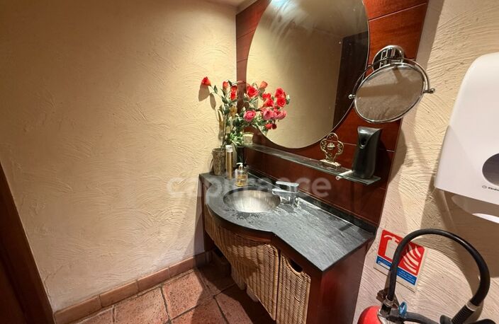 Immeuble avec restaurant et appartement — photo 5